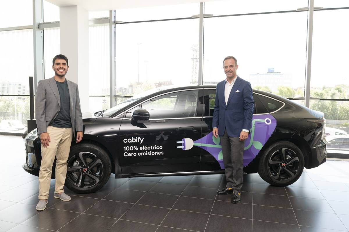 Cabify estrenará el taxi eléctrico Mobilize Limo en Madrid con una flota de 40 unidades