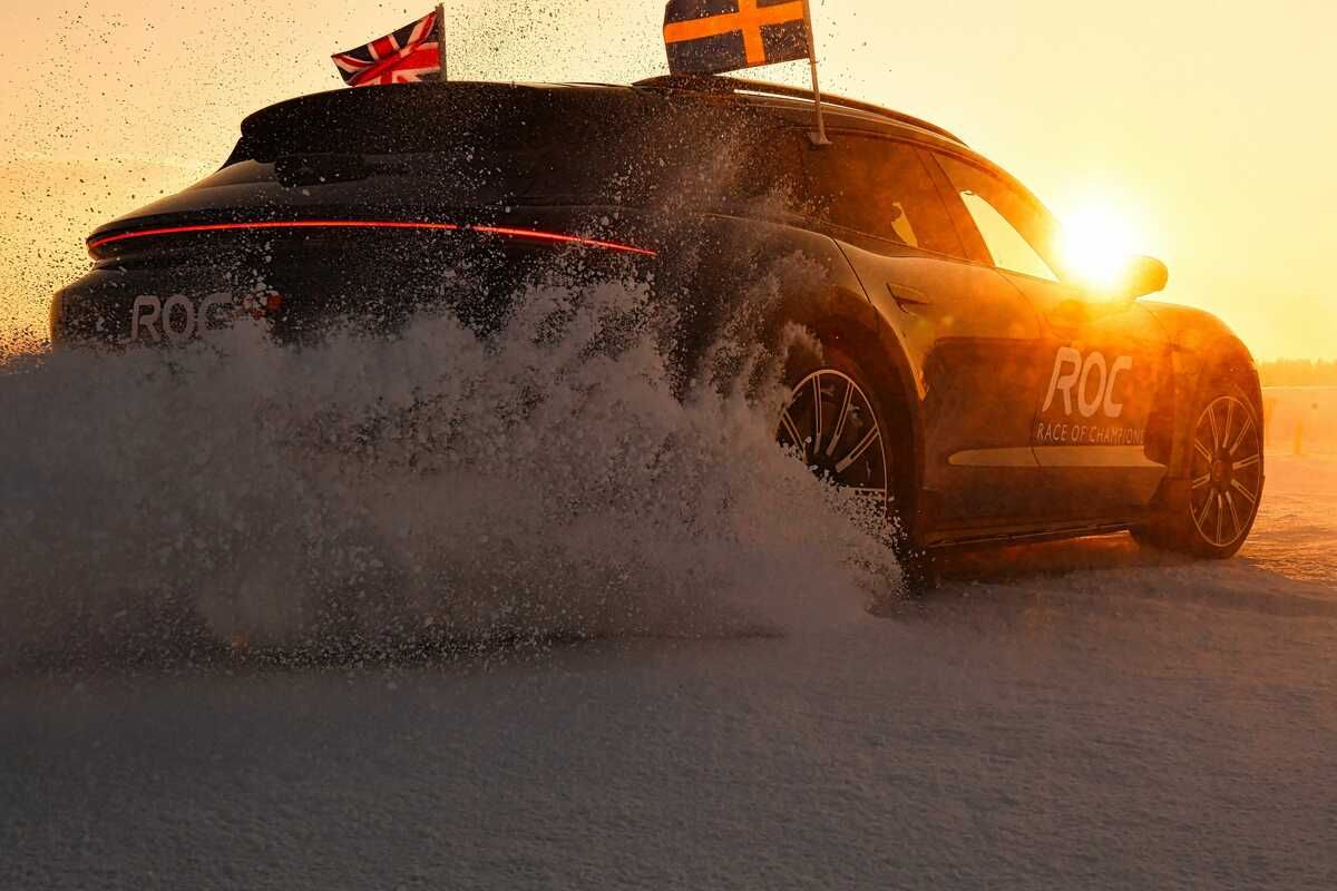 El Porsche Taycan se comió otro récord, el de hacer donuts derrapando sobre hielo