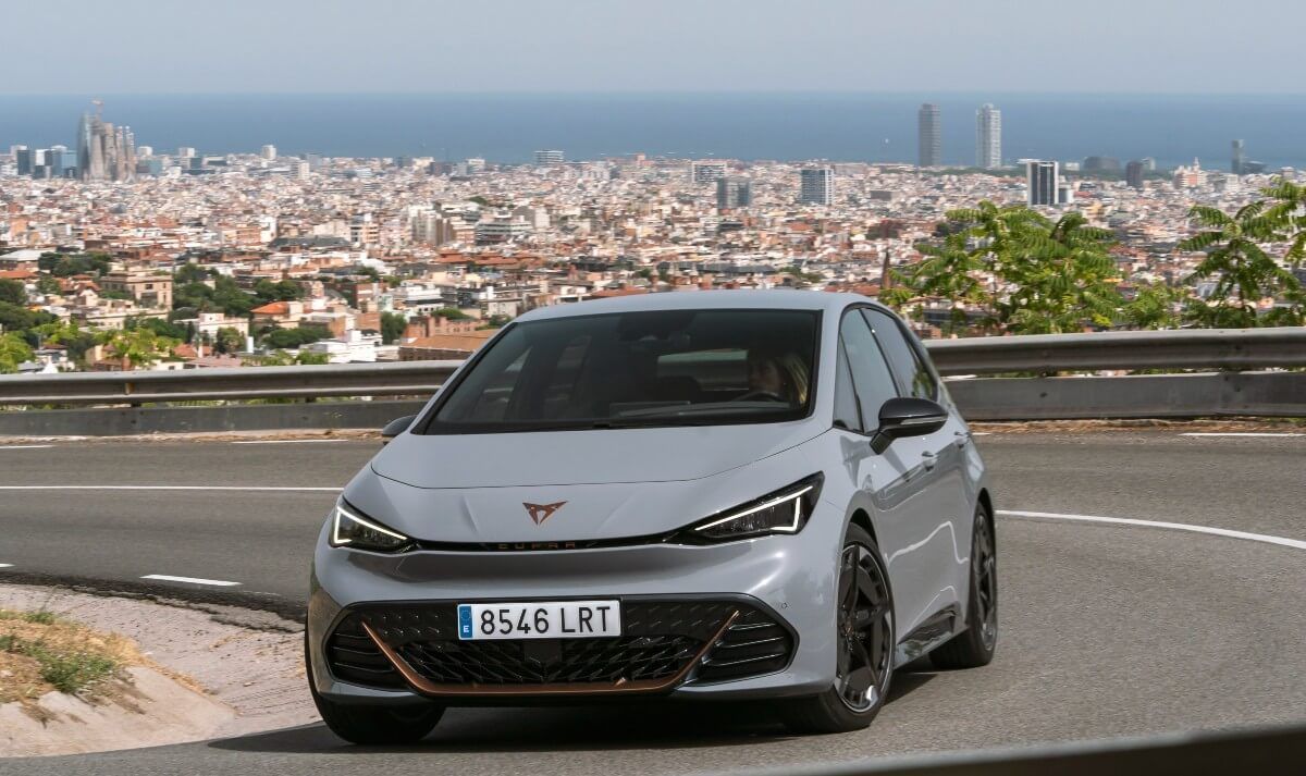 CUPRA Born VZ: el compacto español recibirá una versión de 299 CV con tracción total en 2023