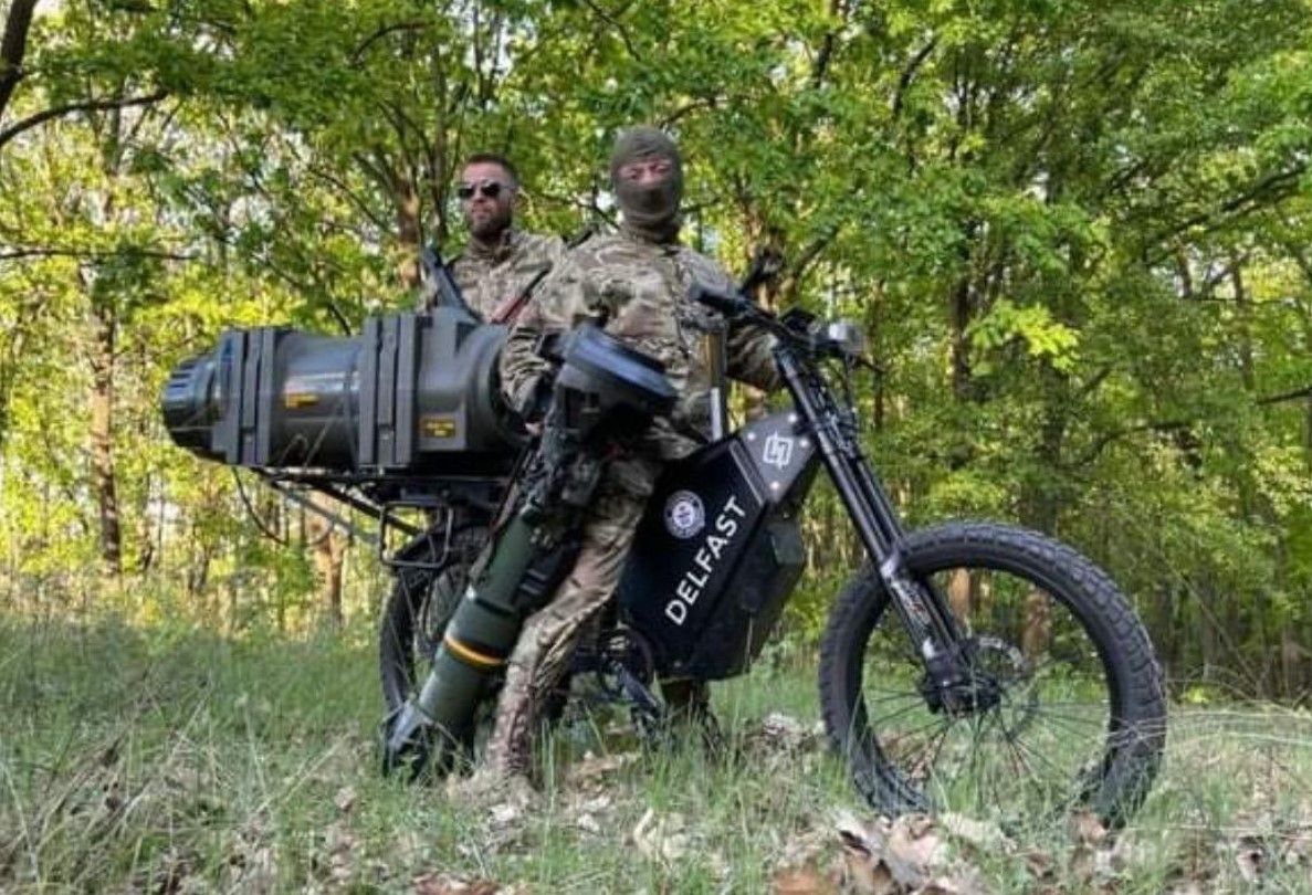 Vehículo para francotiradores o transporte de misiles antitanque. Las motos eléctricas protagonistas en la guerra de Ucrania