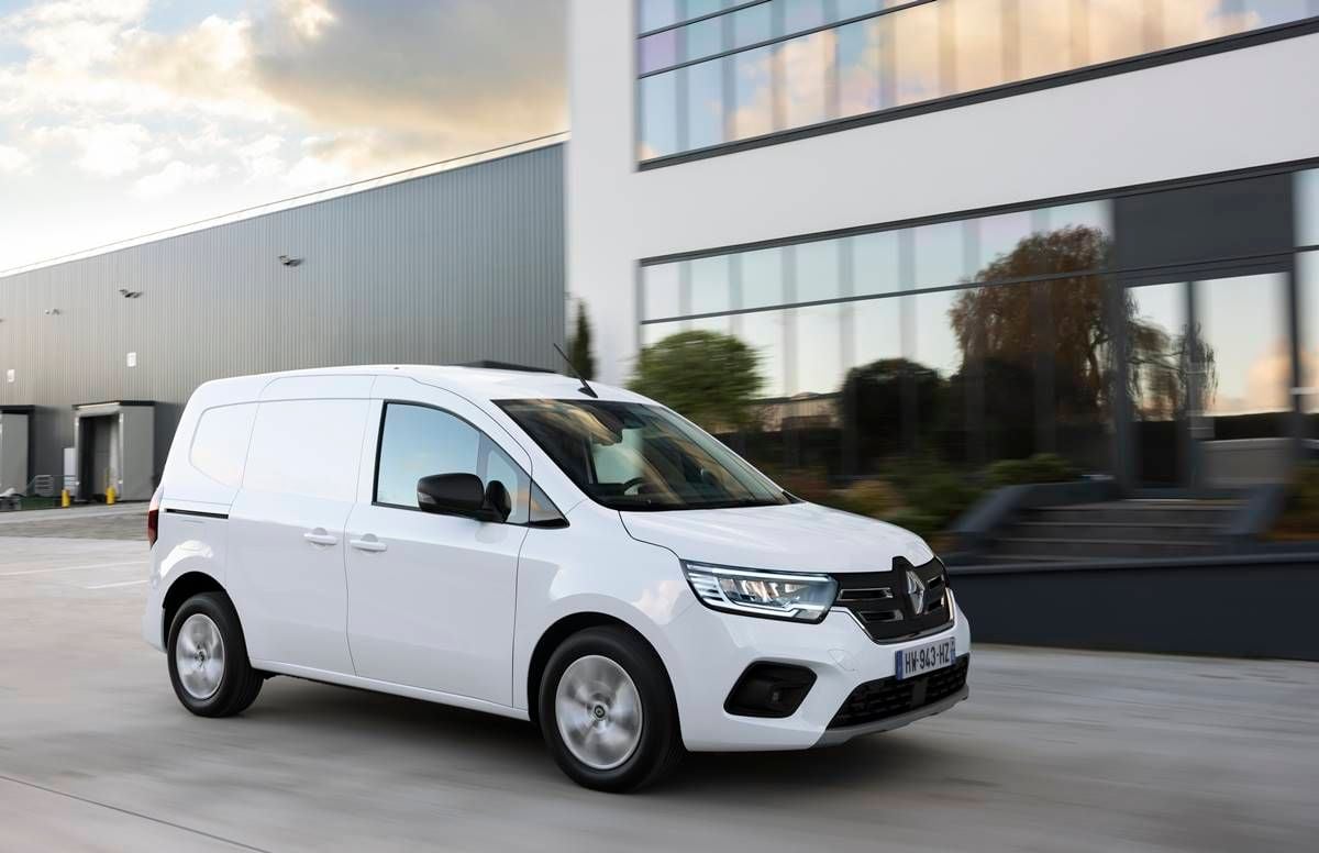 La Renault Kangoo E-Tech Electric disponible en dos versiones de longitud y carga rápida a 75 kW