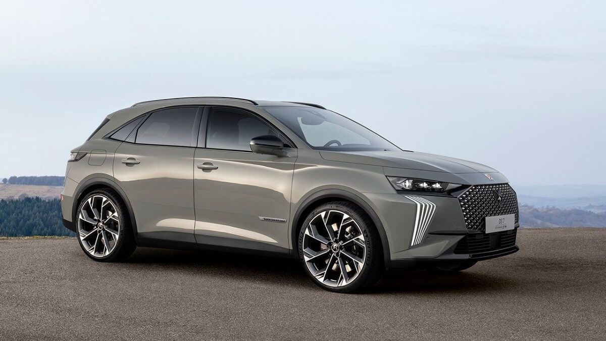 DS 7 2023, el SUV francés pierde el apellido Crossback y gana una versión PHEV de 360 CV