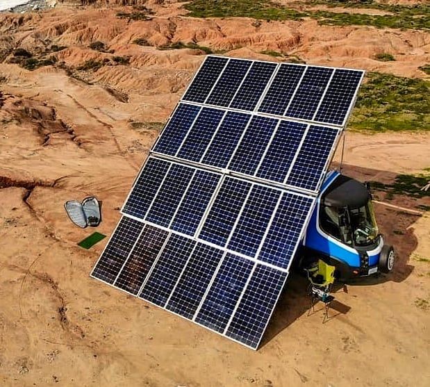 Esta autocaravana eléctrica cuenta con un sistema solar de 7 kWp, una batería de 120 kWh, y quiere completar el recorrido entre Alaska y Argentina