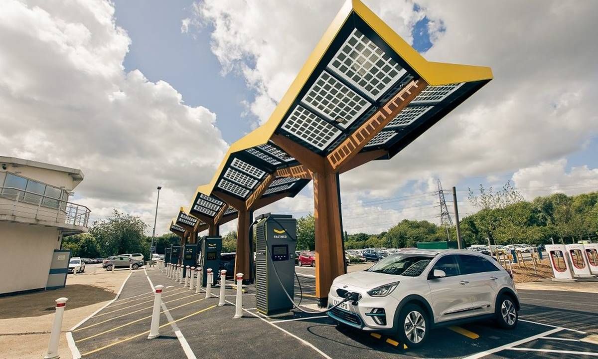 La mayor estación de recarga de coches eléctricos de Europa ayudará a la regulación de la red eléctrica