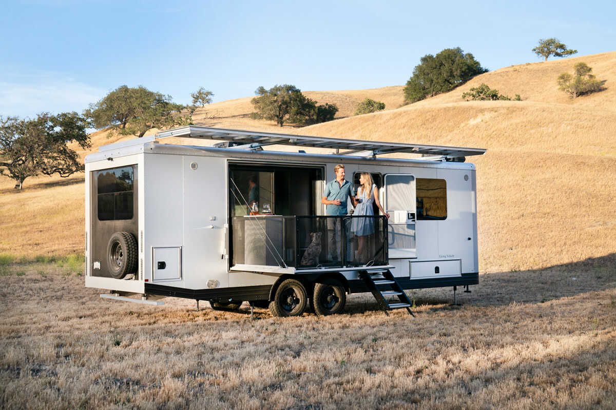 Este remolque caravana de lujo de Living Vehicle es autosuficiente en electricidad y agua potable