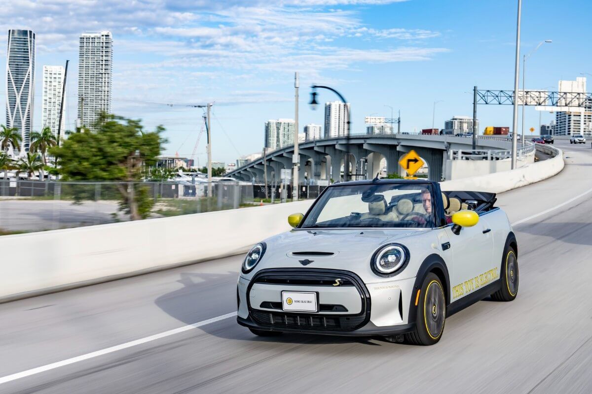 MINI Cooper SE Convertible: un prototipo único para explorar el lanzamiento de un futuro descapotable eléctrico