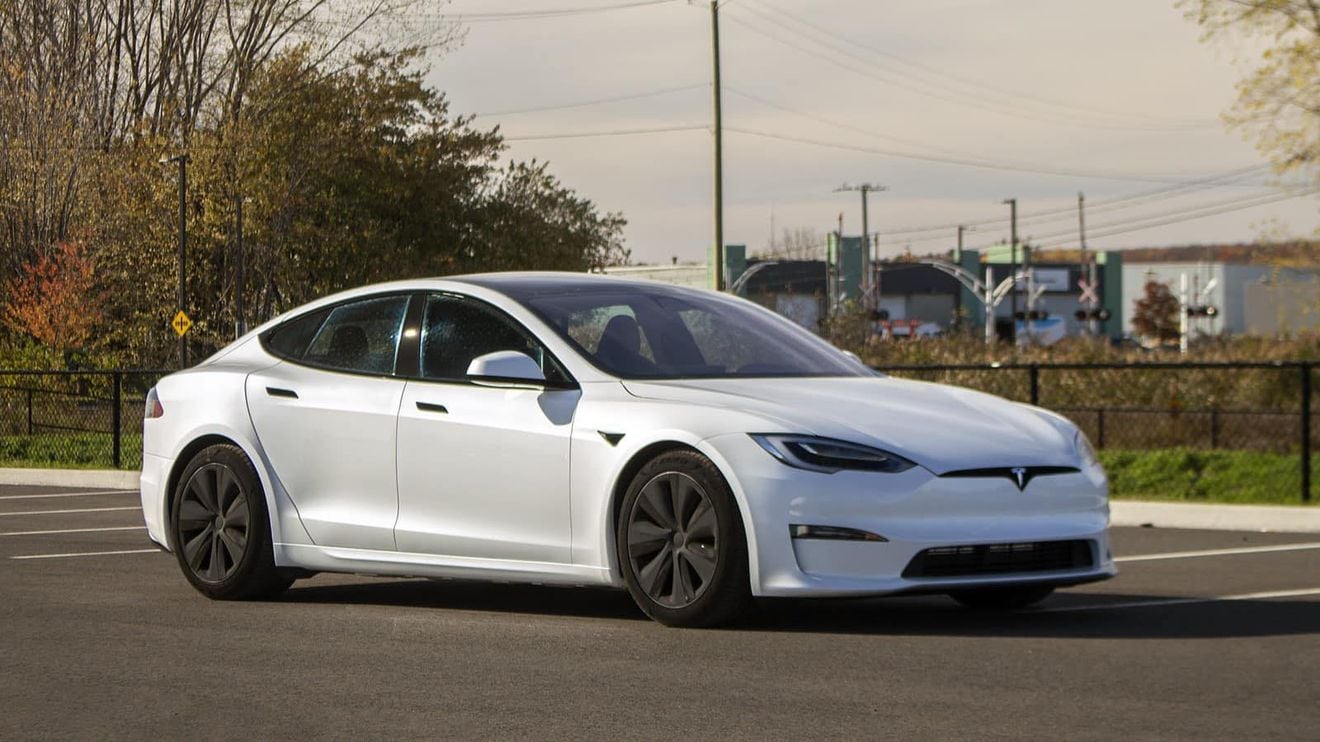 Este Tesla Model S Plaid modificado alcanza los 348 km/h en una prueba