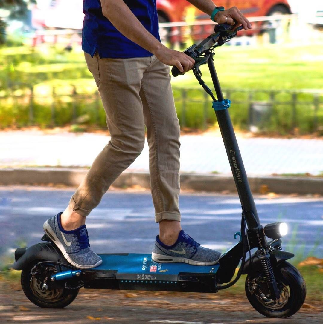 Smartgyro Speedway es un potente patinete eléctrico de 800W, doble suspensión y una autonomía de 45 kilómetros