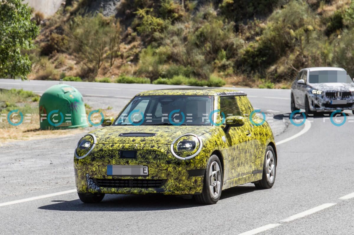 El nuevo MINI Cooper SE eléctrico es pillado durante sus pruebas en España