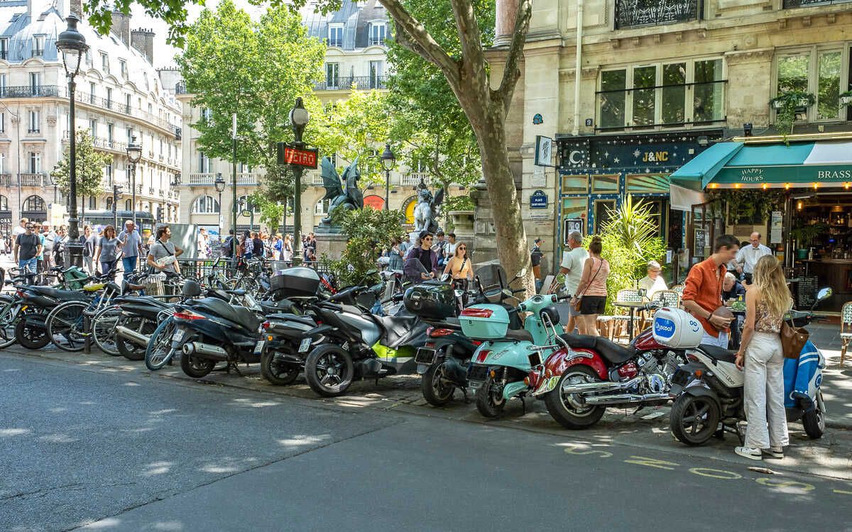 Solo las motos eléctricas aparcarán gratis en París, desde septiembre las de gasolina tendrán que pagar