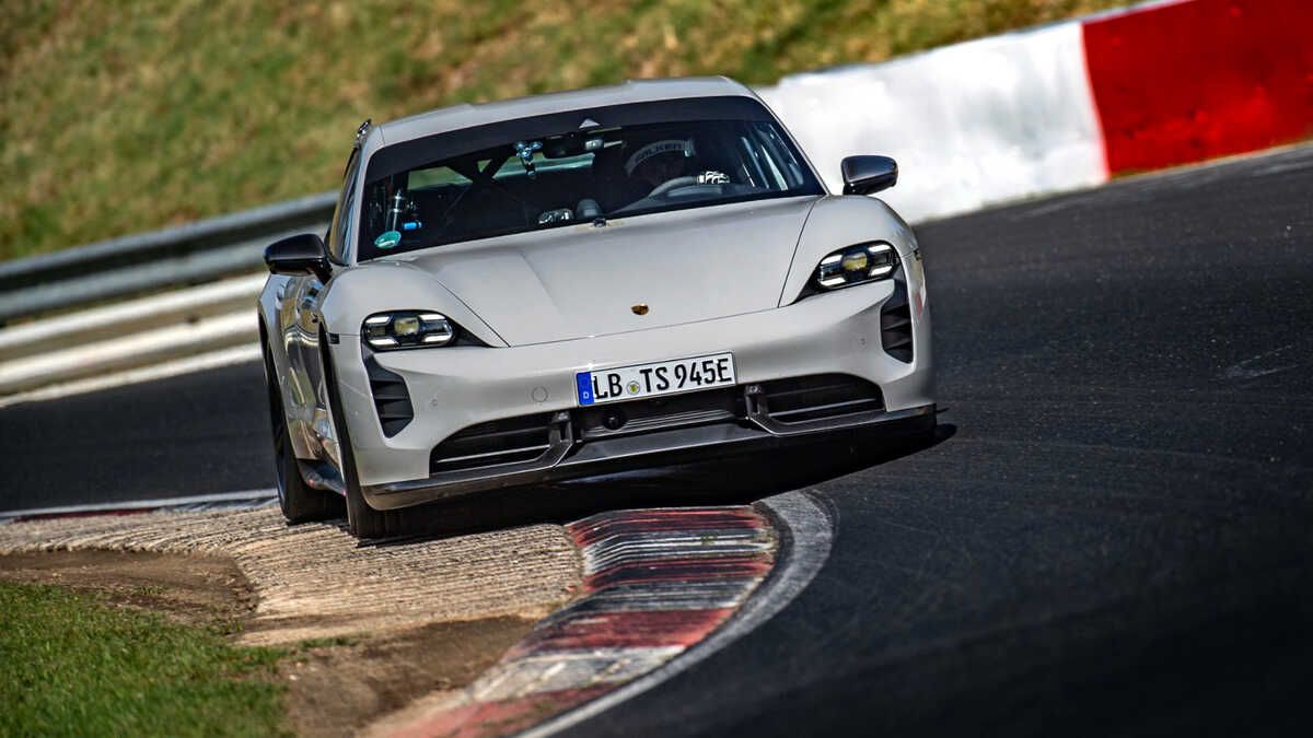 El Porsche Taycan Turbo S es el coche eléctrico más rápido en Nürburgring, 7:33,35, ha batido al Tesla Model S Plaid