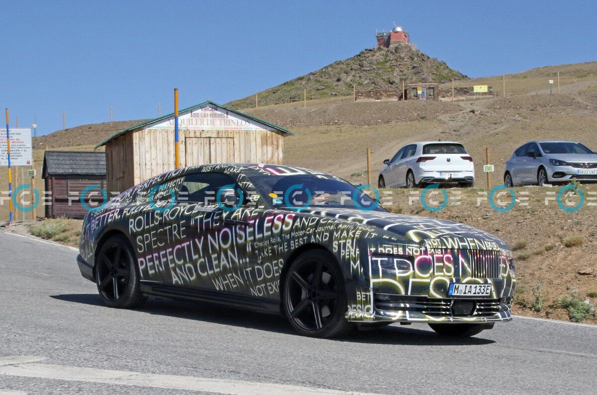 Rolls-Royce Spectre: nuevas fotos espía del primer coche eléctrico de la marca