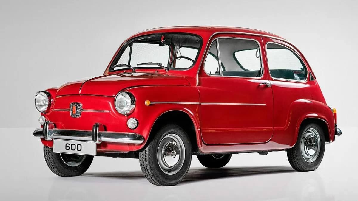 FIAT 600: el coche que motorizó España volverá en 2023 como un SUV eléctrico