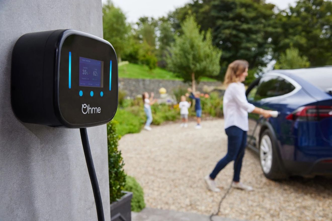 Hoy será casi gratis cargar tu coche eléctrico, y cada vez se repetirán más estos días