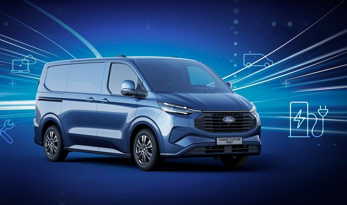 Ford presenta la nueva Transit Custom PHEV, una furgoneta híbrida enchufable con 57 kilómetros de autonomía