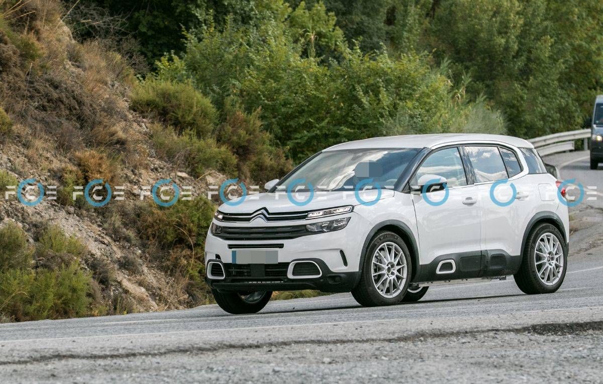 Cazada la mula del futuro Peugeot e-3008. Un SUV eléctrico con hasta 104 kWh y 700 km de autonomía