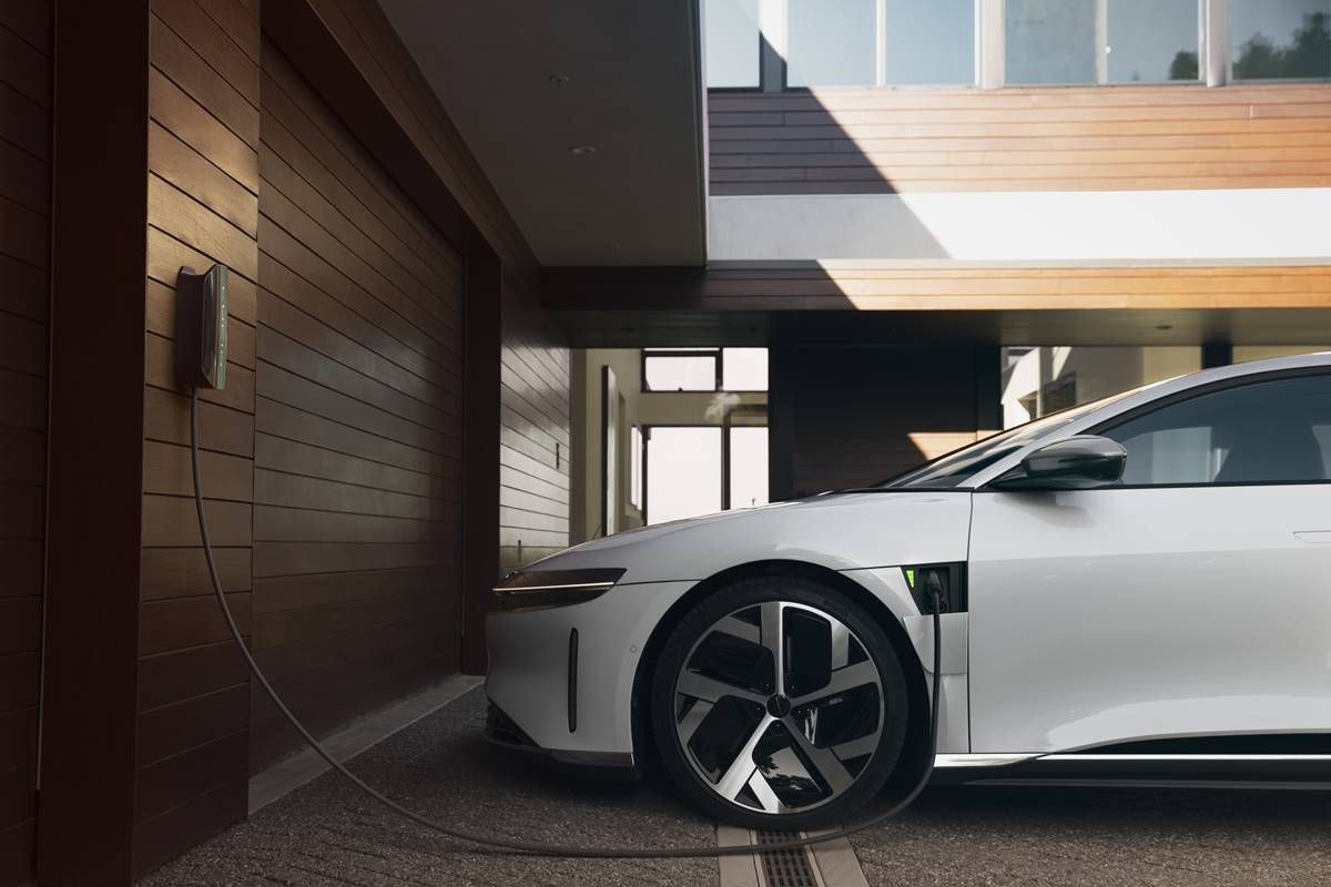 Lucid Motors lanza un cargador doméstico bidireccional con hasta 19.2 kW de potencia