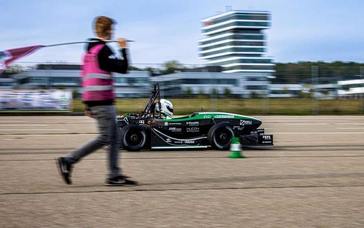 Este coche eléctrico de competición es capaz de acelerar hasta los 100 km/h en 1.41 segundos