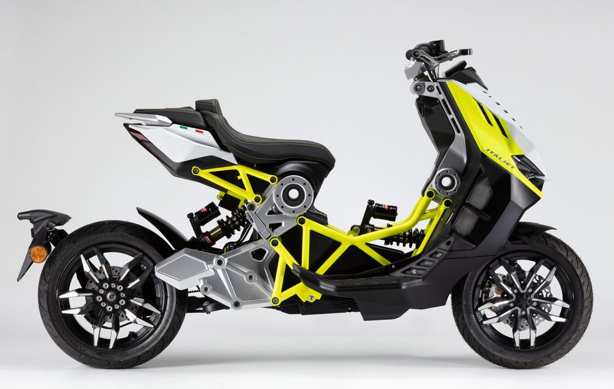 El brutal scooter deportivo Italjet Dragster estrena variante eléctrica