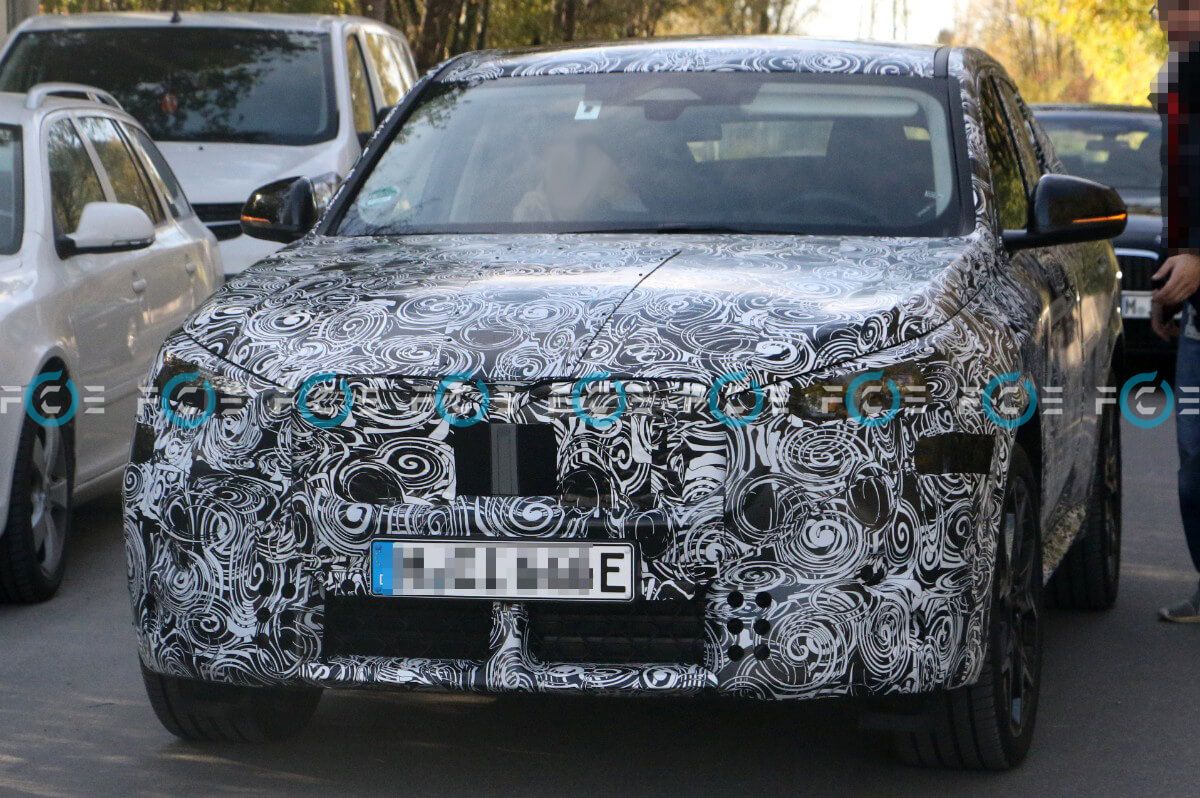 El nuevo BMW iX2 comienza a rodar completamente camuflado