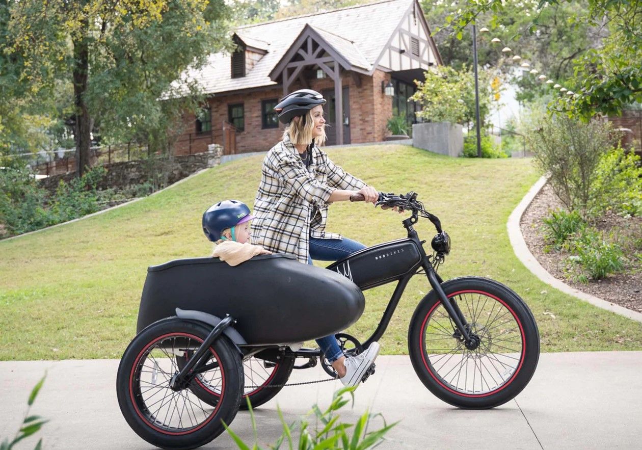 ¿Qué hay más molón que una bici eléctrica retro? Una bici eléctrica retro con sidecar