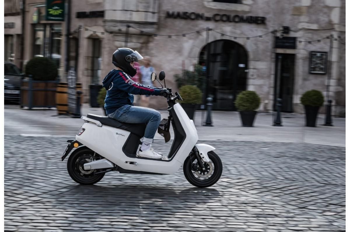 Mash E-City 4.0 es un scooter eléctrico económico con 100 kilómetros de autonomía