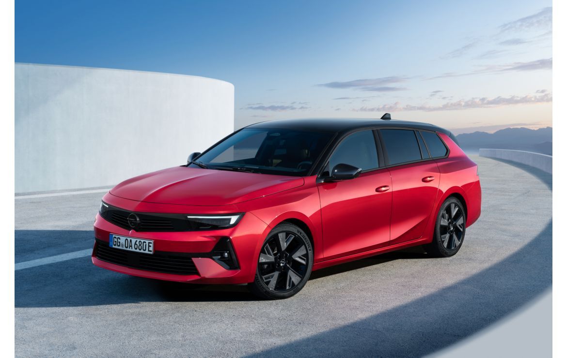 El Opel Astra Sports Tourer eléctrico ya tiene precios en Europa donde arranca en los 43.490 euros