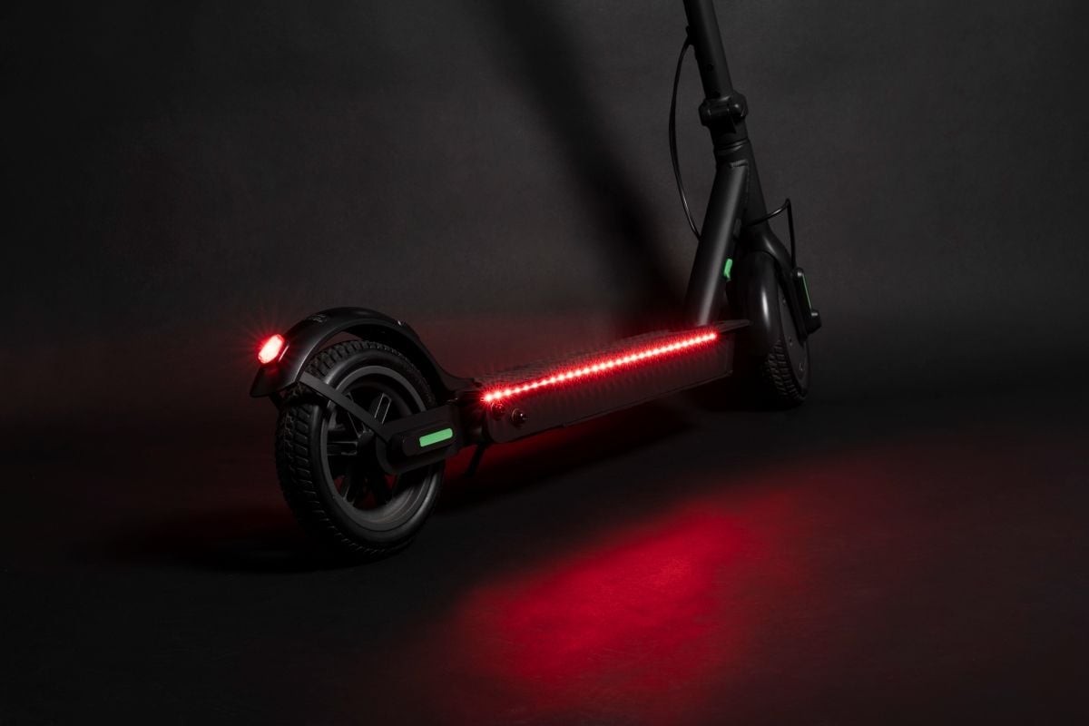 Youin L2: el nuevo patinete eléctrico con luces LED, neumáticos antipinchazos y freno de disco