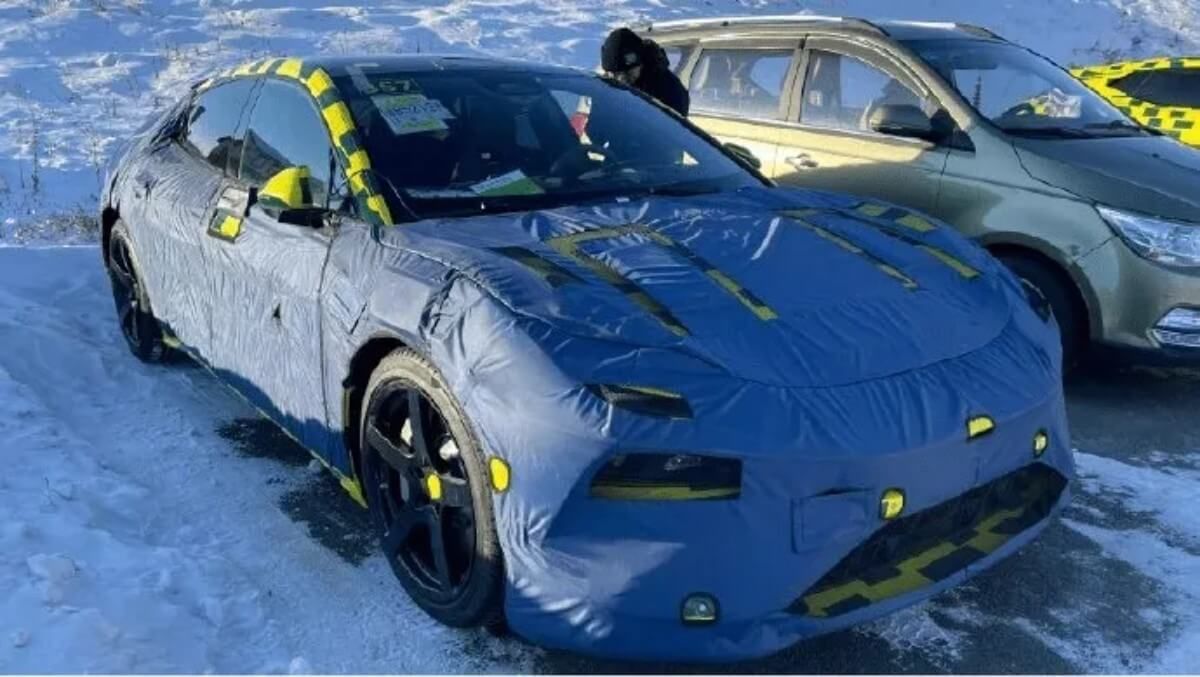 Nuevas fotos espía del Lotus Envya, un nuevo rival para el Porsche Taycan