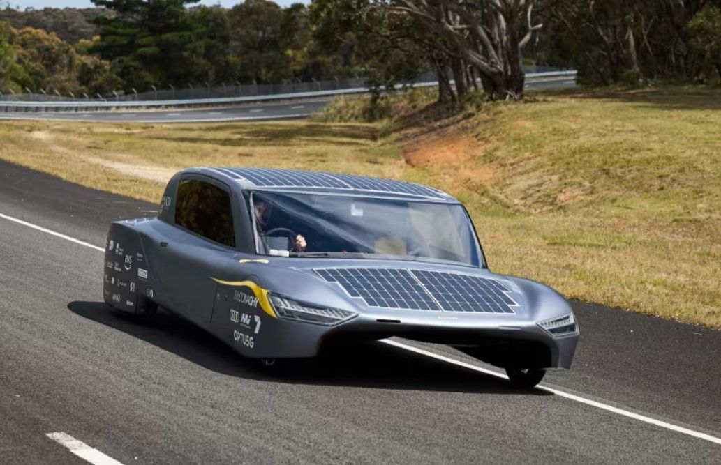 Este coche eléctrico y solar ha recorrido 1.000 kilómetros con una sola carga