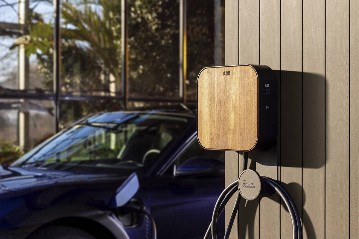 Este cargador doméstico para coches eléctricos priorizará la carga con renovables y contará con Plug N Charge