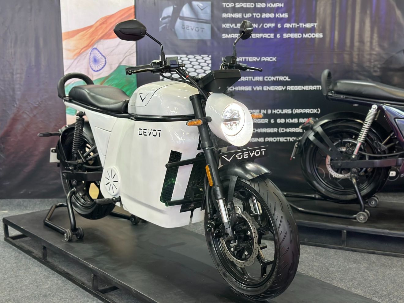 DEVOT es una atractiva moto eléctrica con baterías LFP y 200 km de autonomía