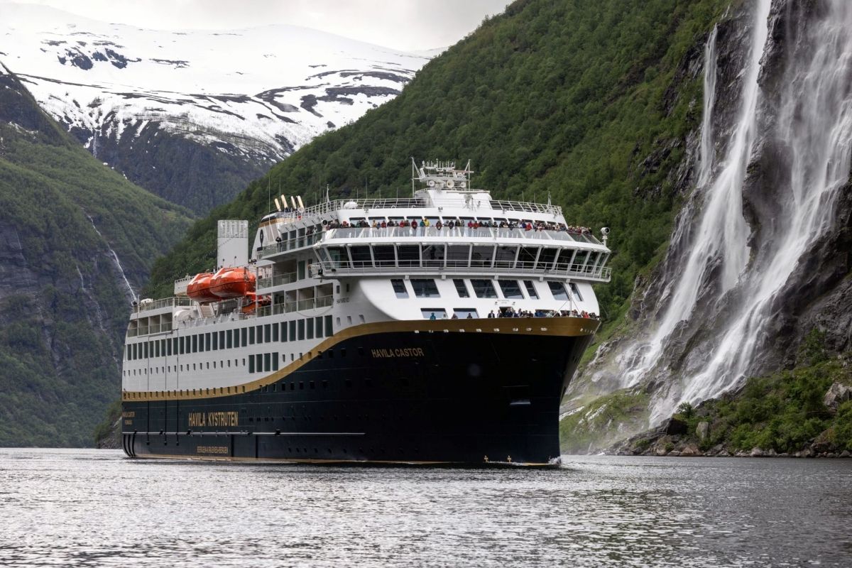 Una naviera noruega prohíbe el transporte de coches eléctricos por considerarlos peligrosos