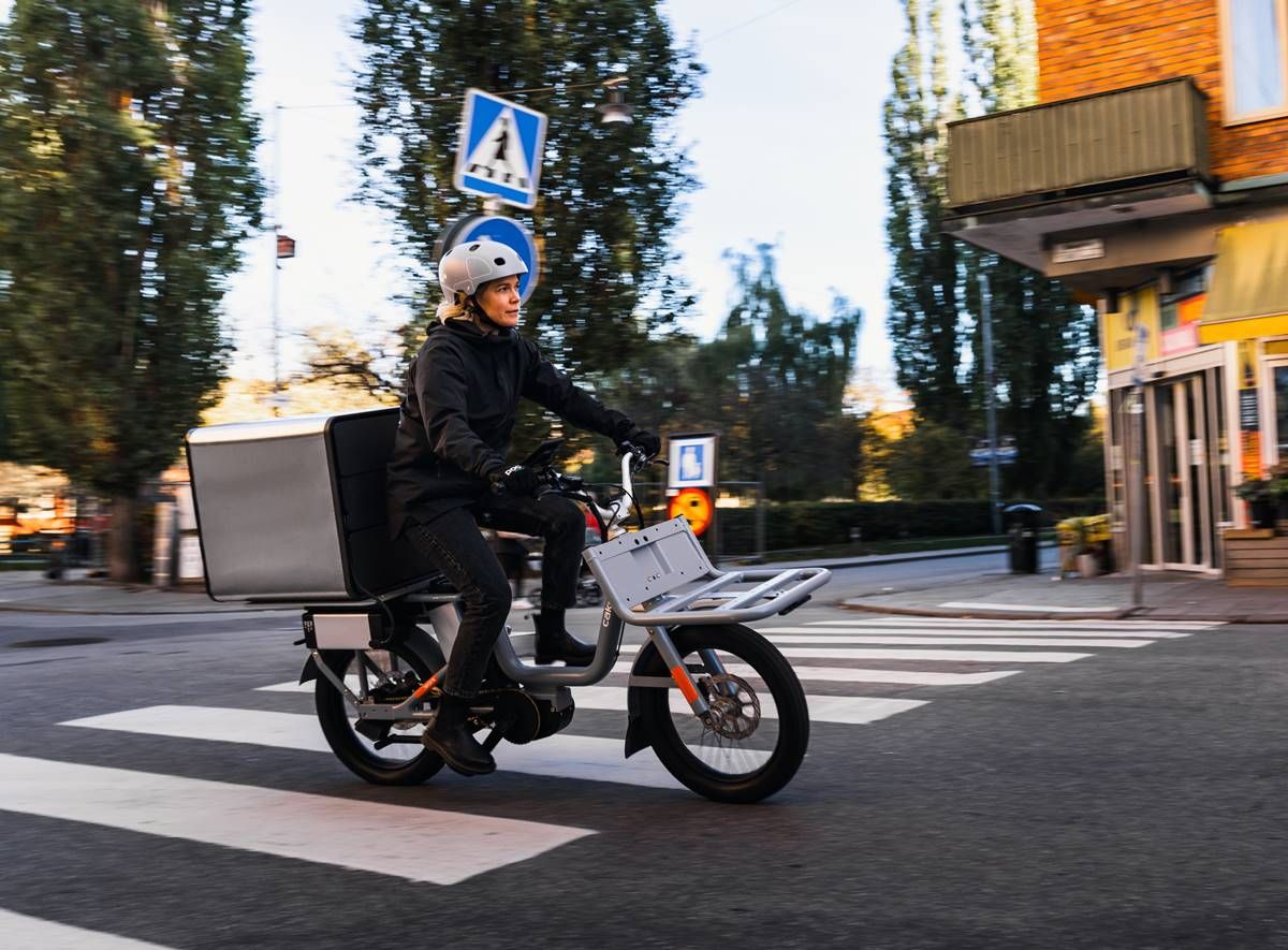 Cake Aik es una bicicleta eléctrica con hasta 360 km de autonomía y 200 kilos de carga máxima