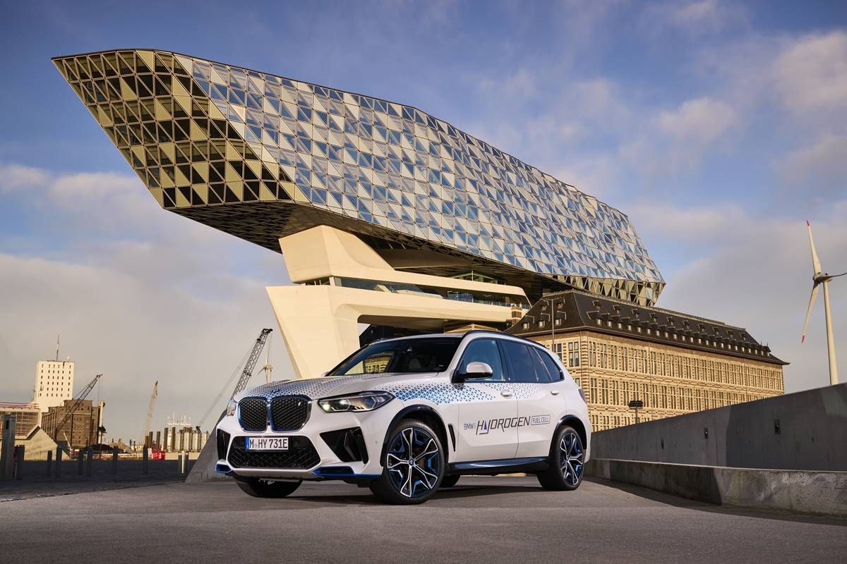 BMW insiste en el hidrógeno y lanza una flota del X5