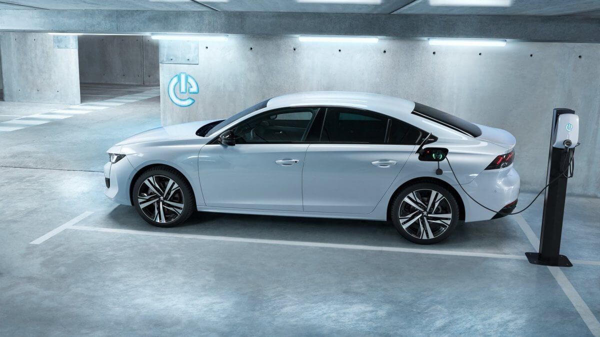 El nuevo Peugeot 508 será una avanzada berlina eléctrica rival de los Tesla Model 3 y Volkswagen ID.7