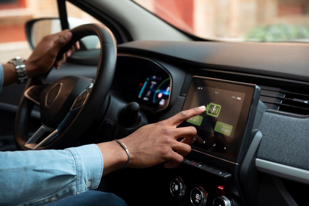 Casi la mitad de los conductores comete este error a la hora de decidir si comprar un coche eléctrico