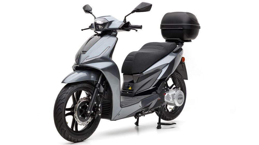 Inoa Sli7. Un scooter eléctrico con transmisión integrada en el basculante y un precio razonable