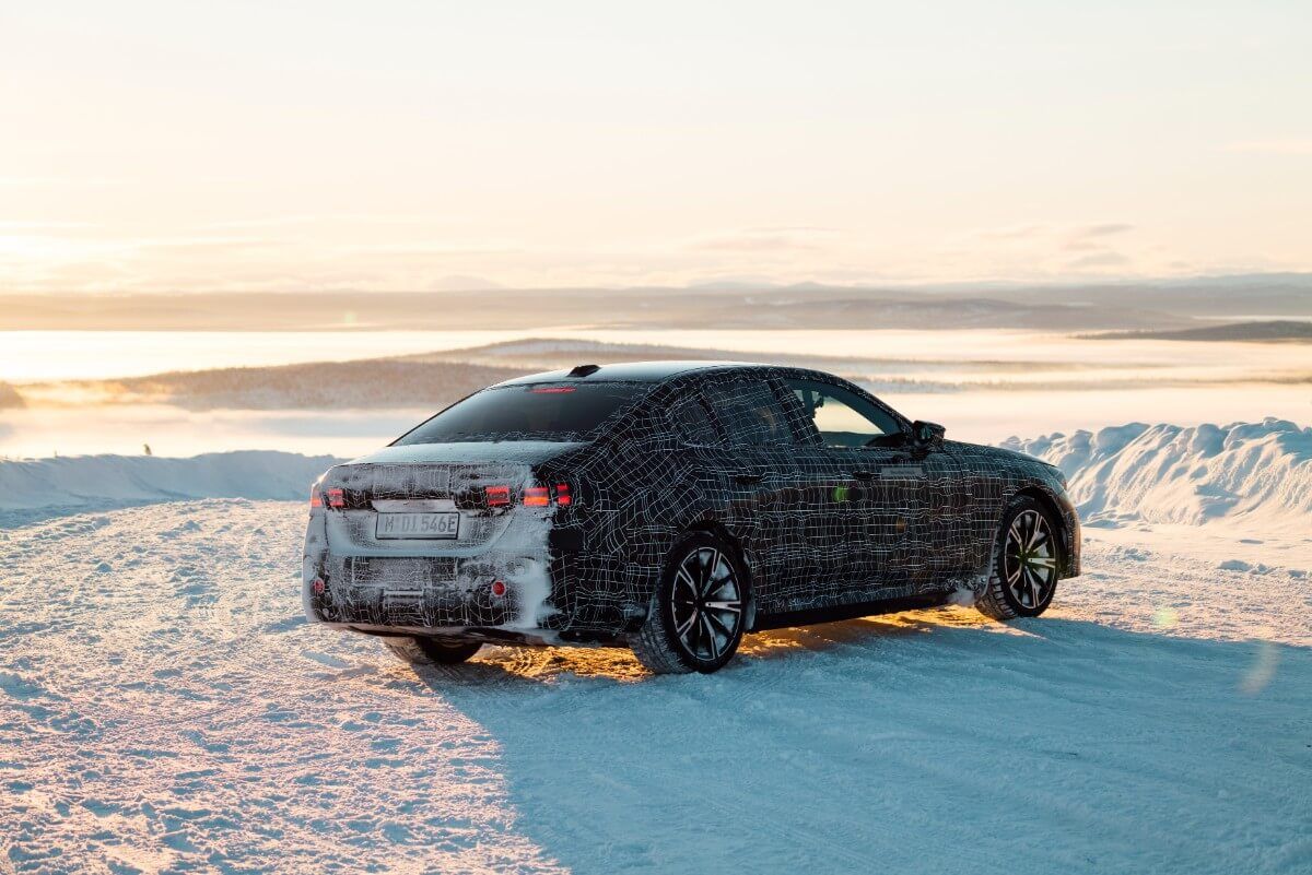 El ambicioso BMW i5 se enfrenta al duro clima sueco antes de su presentación oficial