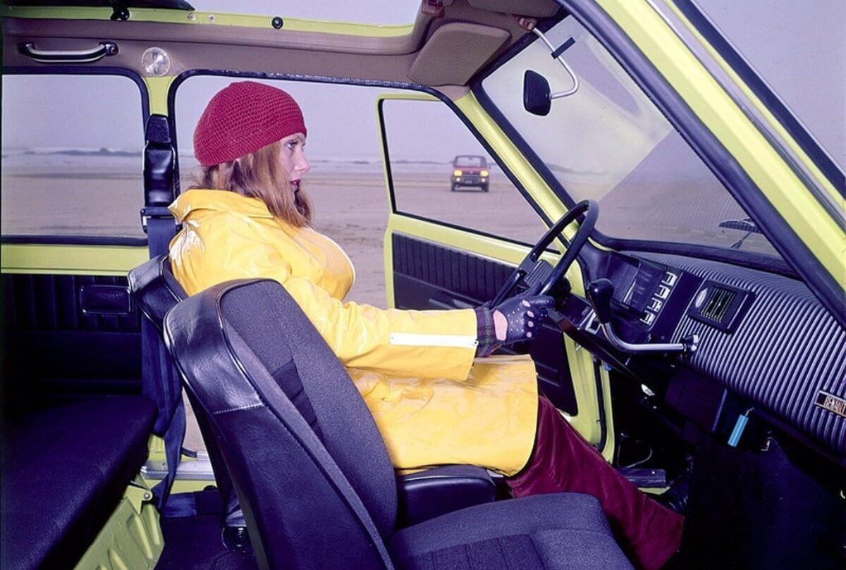 Así será el interior del asequible Renault R5 eléctrico, que apostará por un encantador diseño neo-retro