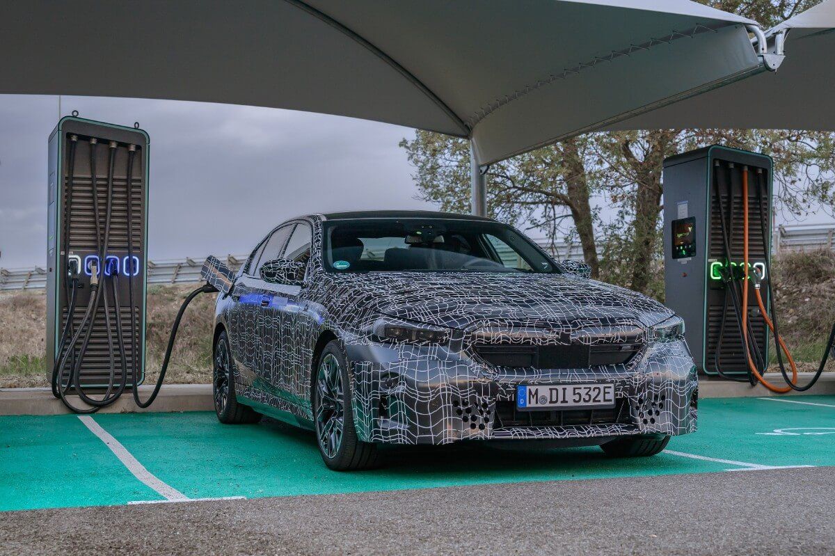 El BMW i5, que se presentará el próximo 24 de mayo, dispondrá de cambios de carril automáticos con activación ocular