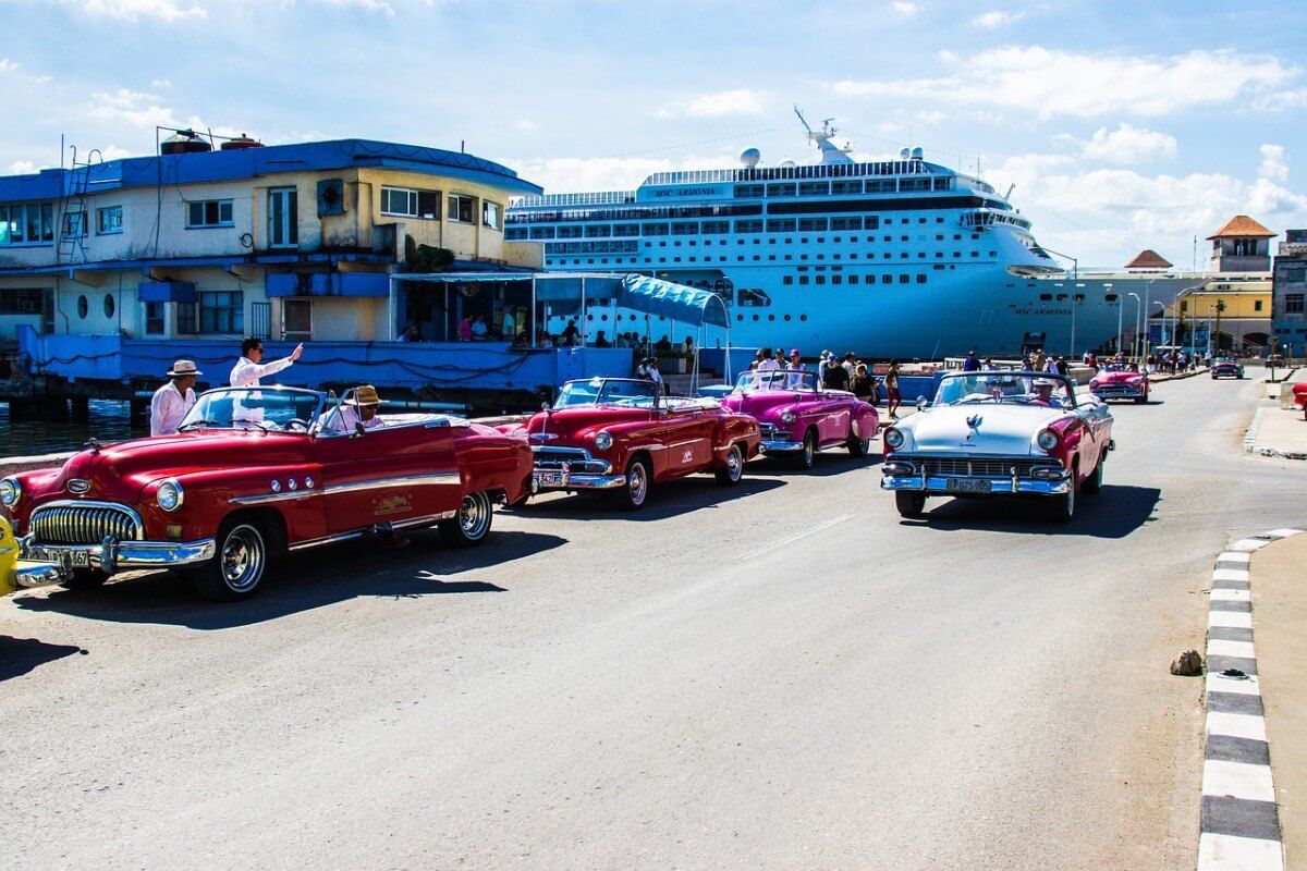 "Convertiremos Europa en Cuba": IVECO teme que la prohibición de vender coches térmicos en la UE provoque el envejecimiento del parque automovilístico