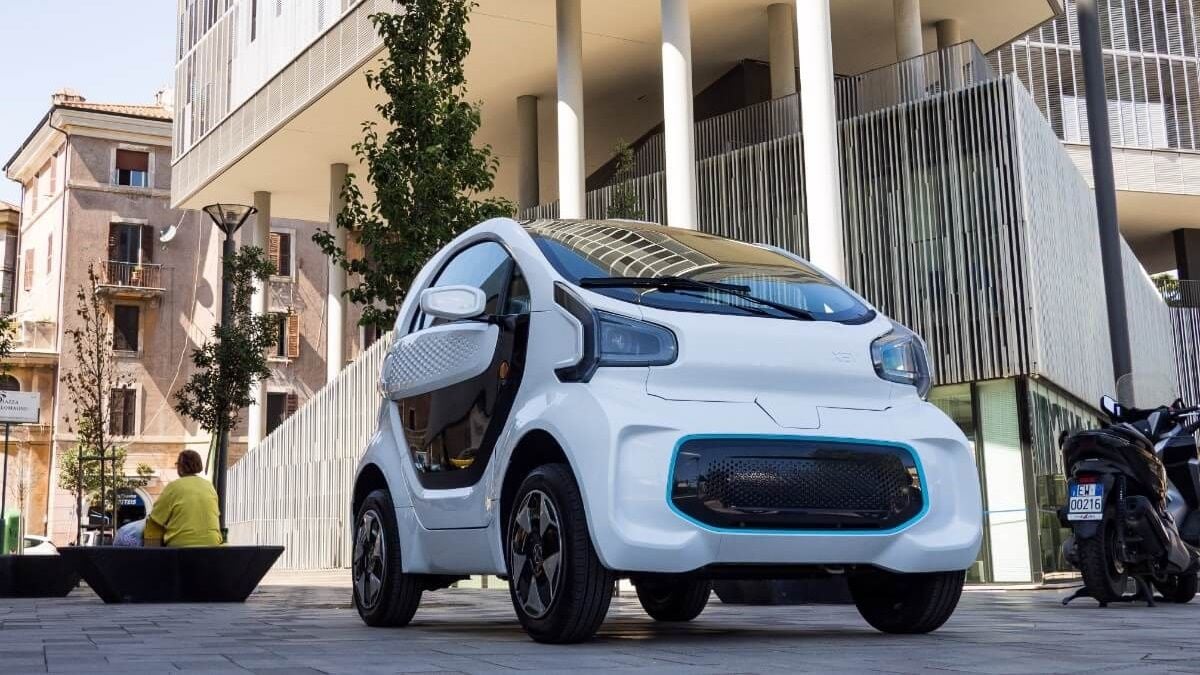 Probamos el XEV YOYO, un eficiente cuadriciclo eléctrico ideal para los recorridos urbanos diarios