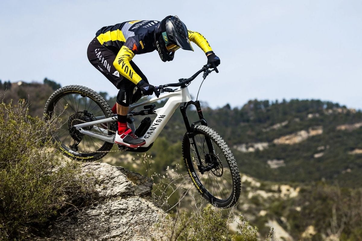 Canyon lanza la nueva Strive:ON, una brutal bici eléctrica de enduro con la que te será imposible ir despacio