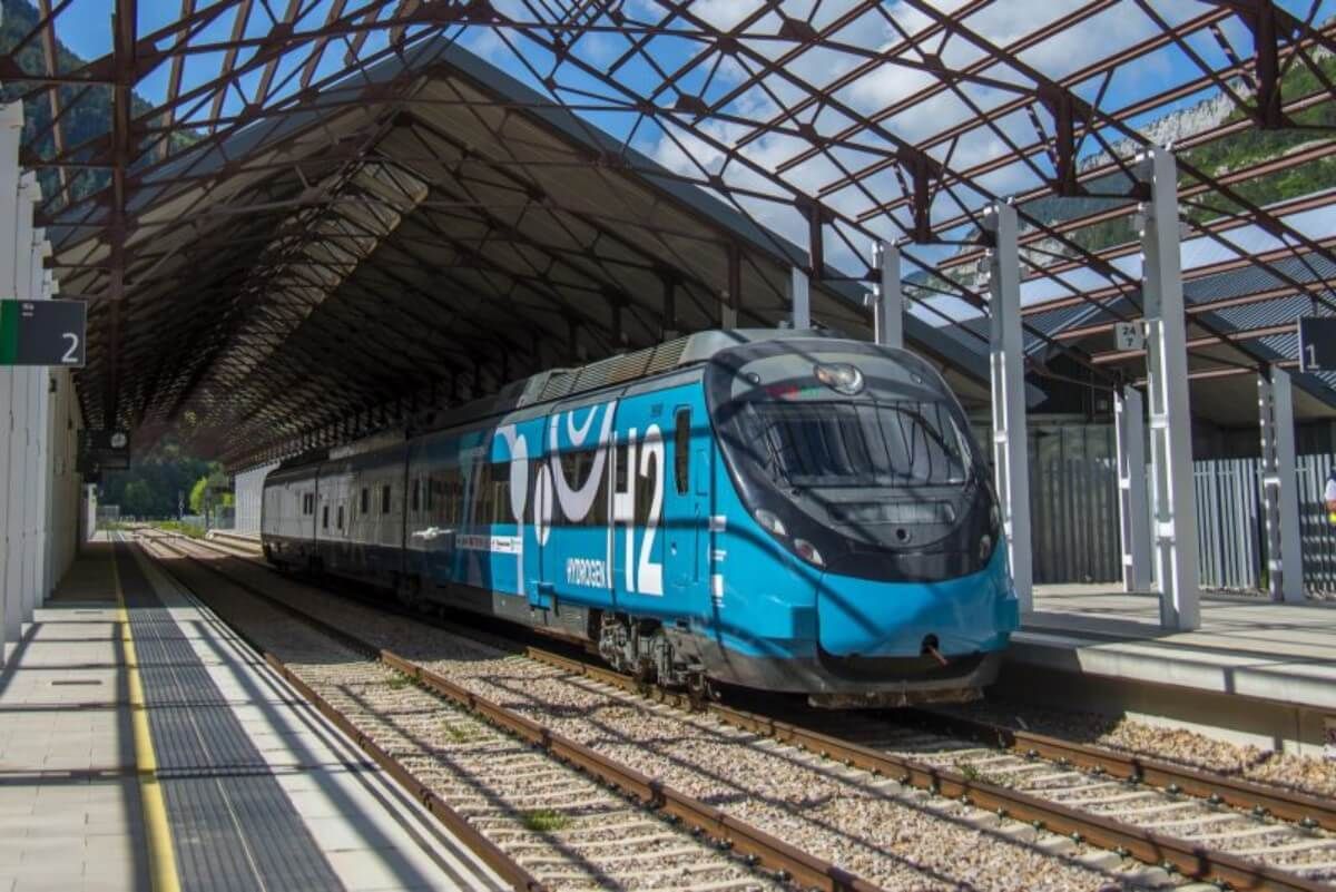 El tren de hidrógeno realiza su primer viaje en España entre dudas sobre su viabilidad