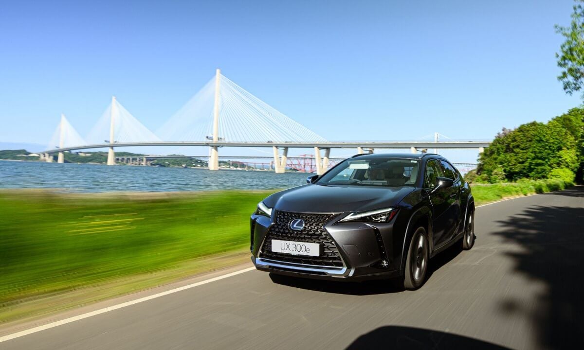 El renovado Lexus UX 300e llega a España y ya conocemos sus tarifas