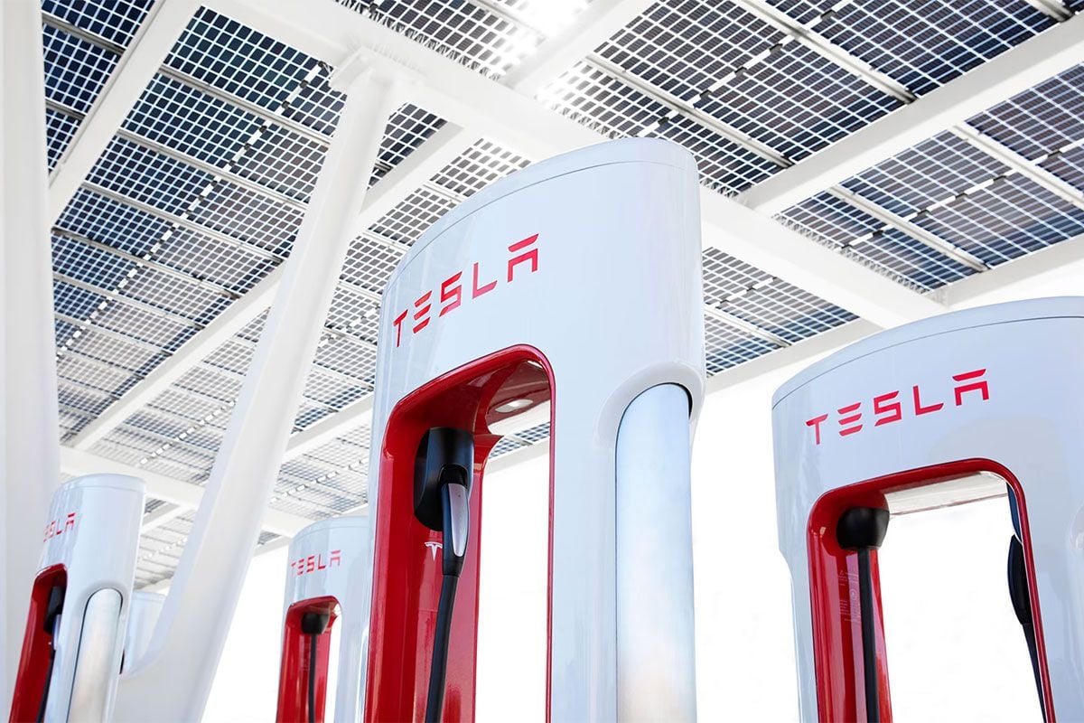 Tesla recontrata a parte del equipo responsable de los Supercargadores tras su repentino despido