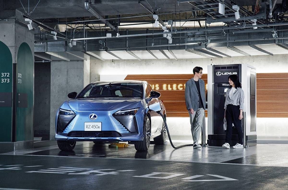 Lexus abre su primera estación de carga rápida para coches eléctricos, con bebidas y comidas gratis