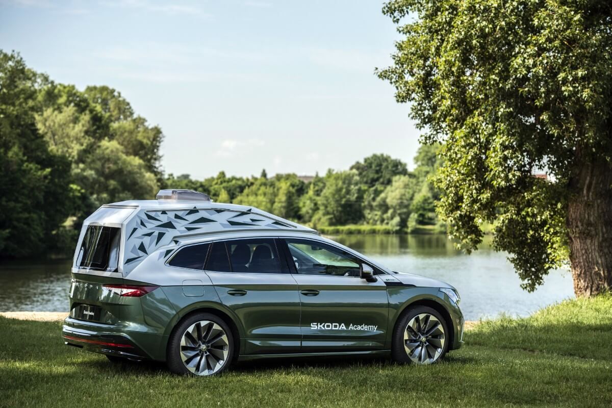 El Skoda Enyaq se transforma en el Roadiaq, un SUV eléctrico "camper" ideal para irse de acampada