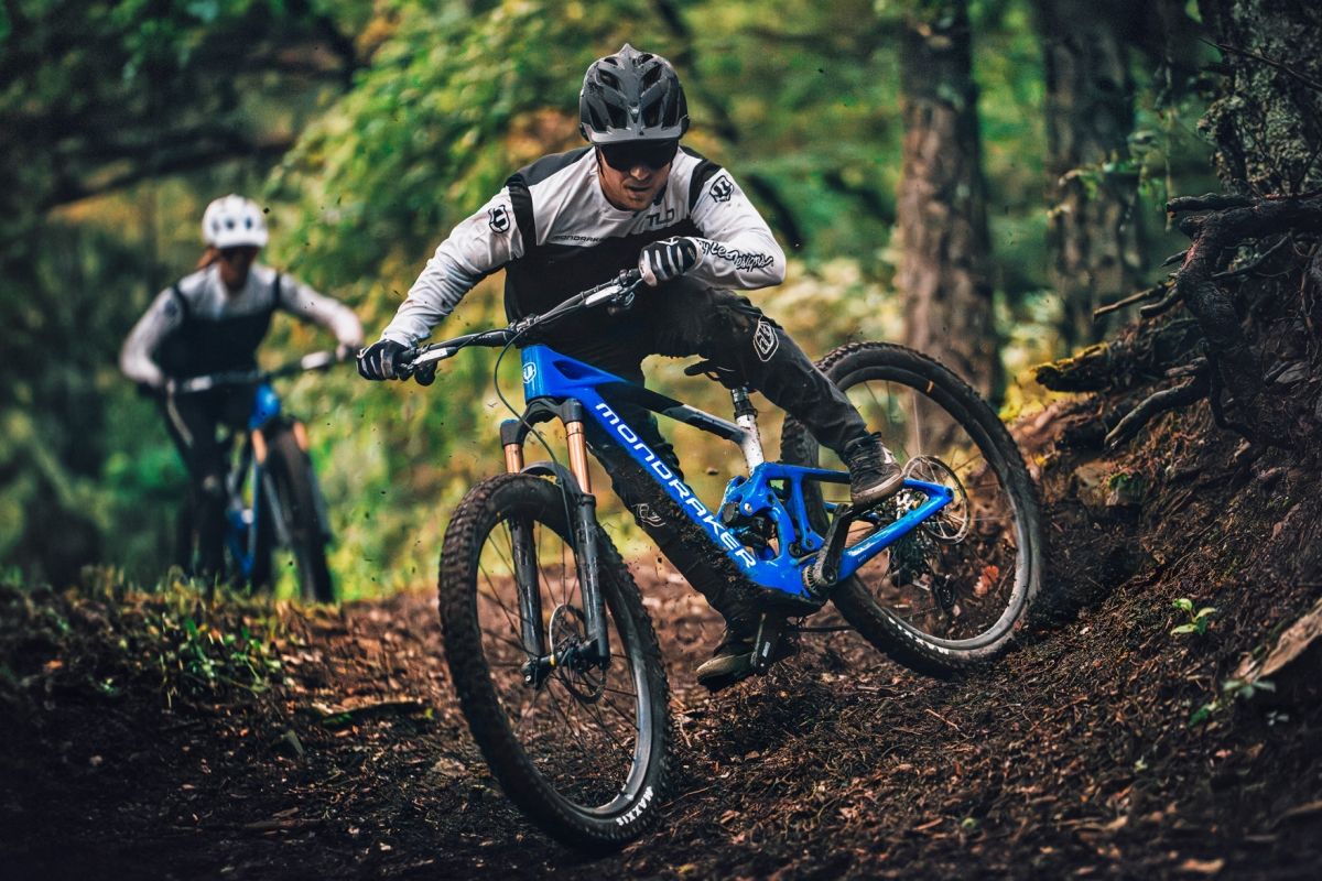 La Mondraker Neat es la primera eBike ligera de la marca y va con todo: cuadro de carbono, motor TQ y suspensión ZERO